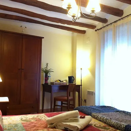 Bed & Breakfast El Petit Shangri-la